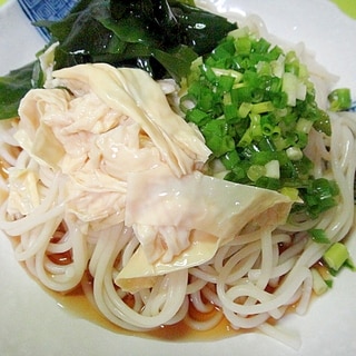 生湯葉とワカメの冷やしうどん